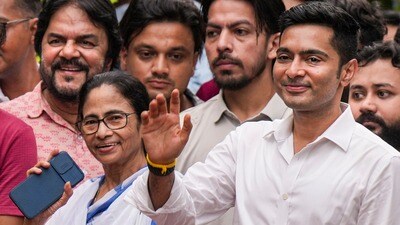 ইডির দাবি, তৃণমূলের ব্যাঙ্ক অ্যাকাউন্ট থেকে প্রায় ১৬০ কোটি টাকার সন্দেহজনক লেনদেনের সন্ধান মিলেছে। (PTI) ইডির দাবি, তৃণমূলের ব্যাঙ্ক অ্যাকাউন্ট থেকে প্রায় ১৬০ কোটি টাকার সন্দেহজনক লেনদেনের সন্ধান মিলেছে। (PTI)