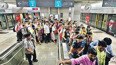 Uzun merdivenler ve zayıf son mil bağlantıları metro 3'e erişimi zorlaştırıyor: çalışma