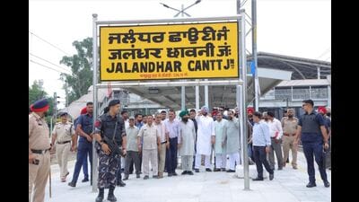 Union minister of state (MoS) for railways Ravneet Singh Bittu inspected the ongoing development work at Jalandhar Cantonment railway station on Wednesday. (HT) Union minister of state (MoS) for railways Ravneet Singh Bittu inspected the ongoing development work at Jalandhar Cantonment railway station on Wednesday. (HT)