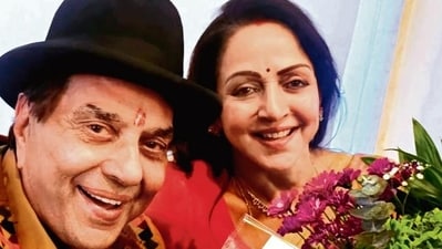 Hema Malini with late husband, actor Dharmendra. Hema Malini with late husband, actor Dharmendra.
