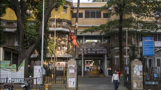 KEM Hospital in Parel will get non-invasive port-mortem machines. (HT Archive)
