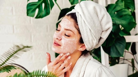 Sweat, sebum and pollution trapped by high humidity create the ideal conditions for clogged pores and acne (Credits: Adobe Stock)