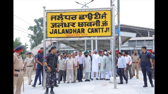 Union minister of state (MoS) for railways Ravneet Singh Bittu inspected the ongoing development work at Jalandhar Cantonment railway station on Wednesday. (HT)