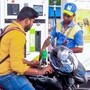 কলকাতায় প্রতি লিটার পেট্রোলের দাম রয়েছে ১১৩ টাকা ৫১ পয়সা এবং ডিজেলের দাম ৯৯ টাকা ৮২ পয়সা।(ANI Video Grab)