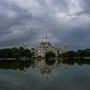 কলকাতায় সর্বোচ্চ তাপমাত্রা ৩২ ডিগ্রি সেলসিয়াস এবং সর্বনিম্ন তাপমাত্রা ২৭ ডিগ্রির আশেপাশে থাকতে পারে।(PTI)