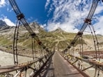 A bridge over the Chenab in Himachal Pradesh (Shutterstock)