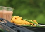 Chai-bhajiya