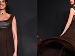 Anne Hathaway glows in a custom Louis Vuitton gown (Credits: AFP)