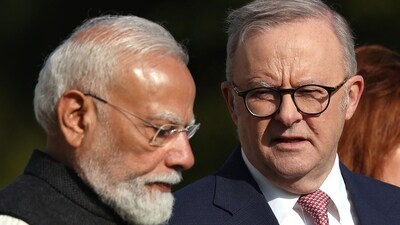9 जुलाई, 2026 को मेलबर्न में गवर्नमेंट हाउस विक्टोरिया में एक आधिकारिक स्वागत समारोह में भाग लेने के दौरान ऑस्ट्रेलिया के प्रधान मंत्री एंथनी अल्बानीज़ (दाएं) भारतीय प्रधान मंत्री नरेंद्र मोदी से बात करते हैं। (एएफपी)