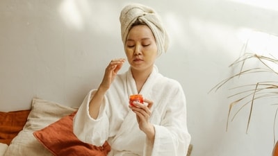 Korean skincare products under  ₹1000 (Pexels)