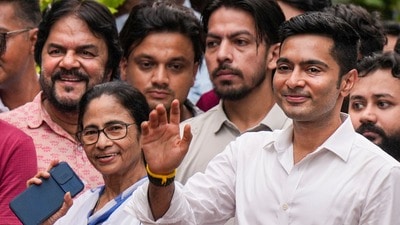 ব্যাঙ্ক অ্যাকাউন্ট ফ্রিজ মামলায় আপাতত স্বস্তি পেল কালীঘাটপন্থী তৃণমূল কংগ্রেস। (PTI) ব্যাঙ্ক অ্যাকাউন্ট ফ্রিজ মামলায় আপাতত স্বস্তি পেল কালীঘাটপন্থী তৃণমূল কংগ্রেস। (PTI)