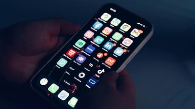When parted from their phones, people experience withdrawal symptoms. (Picture credit: Pexels) When parted from their phones, people experience withdrawal symptoms. (Picture credit: Pexels)