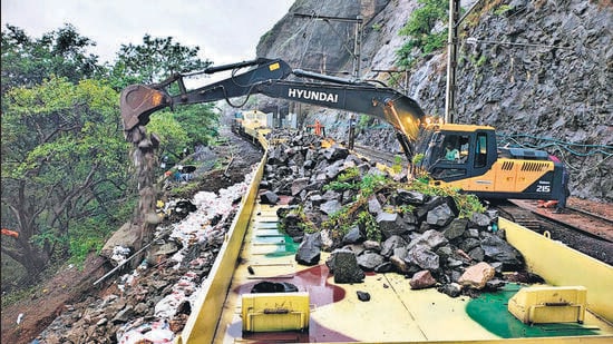 CR has deployed 1,100 personnel, including engineers and labourers, to restore the Karjat-Lonavala section following landslides.