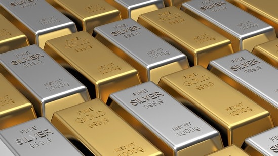 Gold Rate Today: మరింత తగ్గనున్న బంగారం ధరలు? ఎంసీఎక్స్లో పసిడి, వెండి పతనం