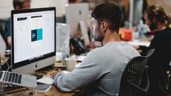 US layoffs send H-1B workers home; former Microsoft employee highlights pay gap (Credit: Unsplash)