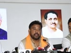 Bharatiya Janata Party (BJP) Bankipur assembly by-election candidate Abhishek Kumar Sinha Bunty addressing a brief press conference on withdrawing his nomination from the race at BJP office in Patna (HT Photo/Santosh Kumar)