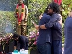Akhil Nagarjuna: నాగార్జున కాళ్లపై పడి వెక్కి వెక్కి ఏడ్చిన అఖిల్.. తండ్రిని గట్టిగా హగ్ చేసుకొని ఎమోషనల్.. వీడియో