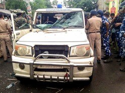 বারুইপুরে নাবালিকার দেহ নিয়ে বিক্ষোভ চলাকালীন সন্দেহের বশে এক যুবককে গণপিটুনি দেয় উত্তেজিত জনতা। 