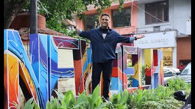 Author Amish Tripathi poses exclusively for HT City, at Delhi’s Khan Market. Author Amish Tripathi poses exclusively for HT City, at Delhi’s Khan Market.