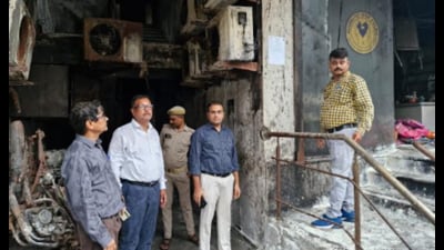 LDA officials visited the Aliganj building on Friday and pasted the notice. (Sourced) LDA officials visited the Aliganj building on Friday and pasted the notice. (Sourced)