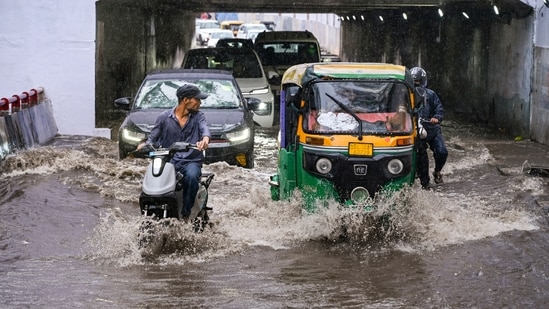 Besides the Ghazipur border, waterlogging was reported from Pandav Nagar underpass, Anand Vihar-Dilshad Garden flyover, the underpass near Anand Vihar railway station, and near Geeta Colony crematorium. (File Photo/ PTI)