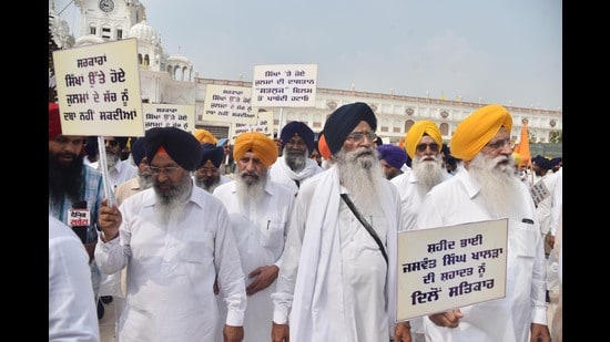 SGPC members and employees taking out a protest march in Amritsar on Friday. (Sameer Sehgal/HT)