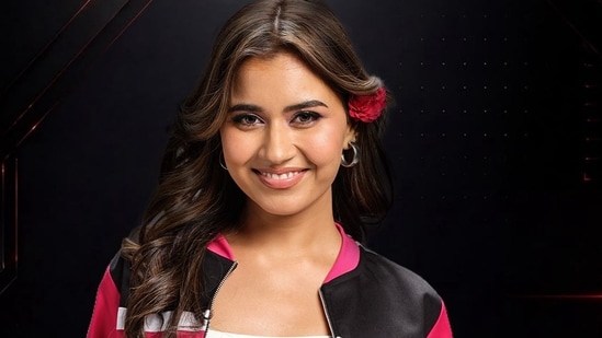 Akanksha Chaudhary fought with Shreya Kalra, threw water on her food and on her bedsheet.