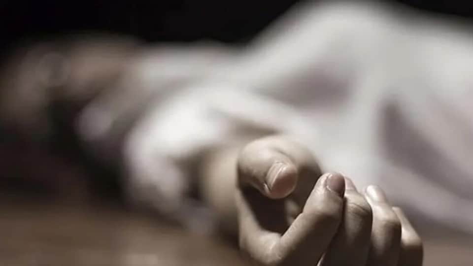 বনগাঁ মহকুমার গোপীনাথপুর এলাকায় নাবালিকার মৃত্যুকে কেন্দ্র করে ব্যাপক উত্তেজনা ছড়াল। 