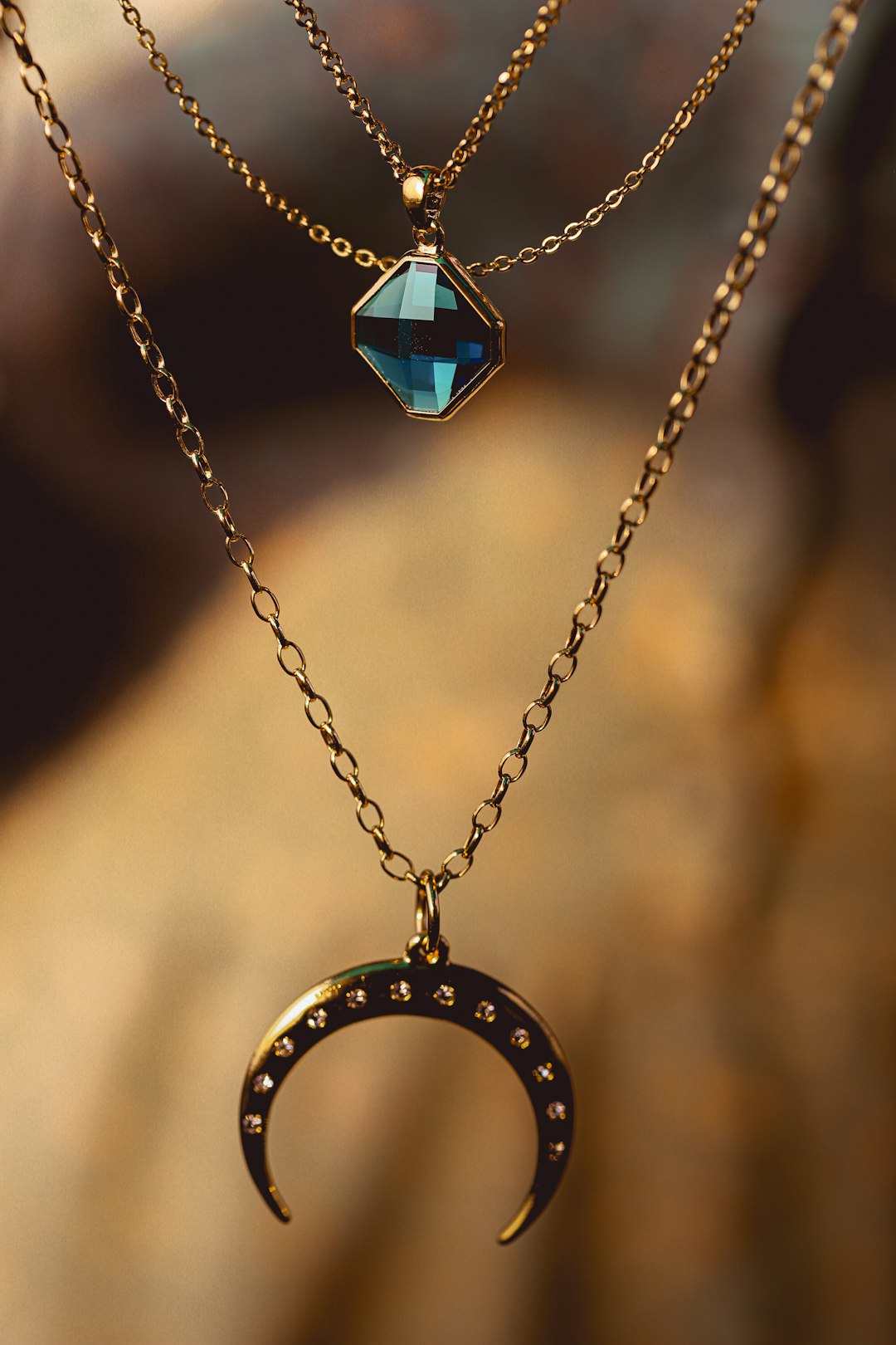 Coloured gemstones are bringing a fresh sense of vibrancy and personality to fine jewellery. (Unsplash) Coloured gemstones are bringing a fresh sense of vibrancy and personality to fine jewellery. (Unsplash)
