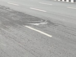 Built at around <span class='webrupee'>₹</span>194 crore, the overbridge aims to ease traffic congestion and improve connectivity between Greater Noida West and Greater Noida, said officials. (HT photo)