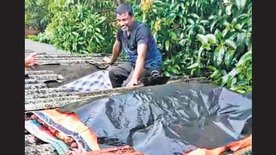 Floods force Palghar family to keep deceased body on roof for 12 hours Floods force Palghar family to keep deceased body on roof for 12 hours