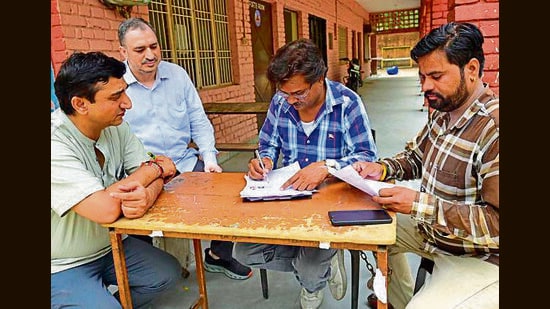 The Election Commission had directed that special camps be held at polling stations on July 11 and 12 for collection and digitisation of enumeration forms. (HT PHOTO)