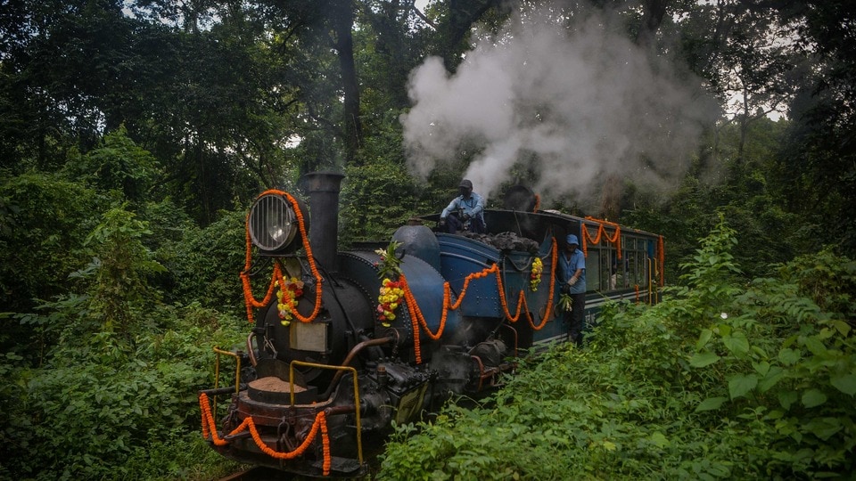 'সংবেদনশীল' জায়গায় পর্যটকদের দাপাদাপি রুখতে চাইছে রাজ্য! 