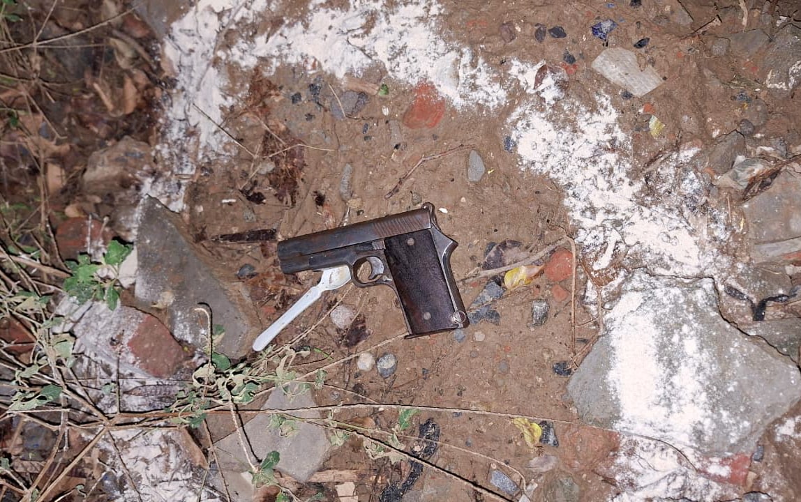 A pistol in the area where a gunfight between cops and alleged gangsters took place in Gurugram on Thursday night. (HT Photo) A pistol in the area where a gunfight between cops and alleged gangsters took place in Gurugram on Thursday night. (HT Photo)
