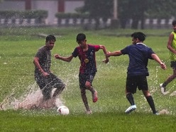 সোমবার দক্ষিণবঙ্গের ন'টি জেলায় ভারী বৃষ্টি হবে। (ছবিটি প্রতীকী, সৌজন্যে পিটিআই)