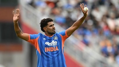 ইংল্যান্ডের বাকি সফর, জিম্বাবোয়েতে T২০ স্কোয়াড থেকে বাদ হর্ষিত, বরুণ! বদলে কারা? (Photo by Oli SCARFF / AFP) (AFP) ইংল্যান্ডের বাকি সফর, জিম্বাবোয়েতে T২০ স্কোয়াড থেকে বাদ হর্ষিত, বরুণ! বদলে কারা? (Photo by Oli SCARFF / AFP) (AFP)