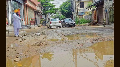 The dilapidated condition of the road in Basant Nagar in Ludhiana. (Gurpreet SinghHT) The dilapidated condition of the road in Basant Nagar in Ludhiana. (Gurpreet SinghHT)