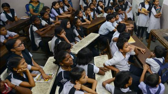Mumbai, India – 16 Feb. 2018: Dharavi Kala Killa BMC School children and 20,000 students from BMC Schools in Mumbai listening to Prime Minister Shri Narendra Modi on various issues including fear of exams and motivating them to treat this as a Festival of Exams from Talkatora Stadium, was telecast to Digital Virtual Classrooms in BMC school , in Mumbai, India, on Friday, Feb 16, 2018. (Photo by Bhushan Koyande/HT)