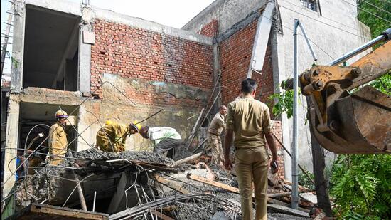 Part of under construction building in Noida collapses; 3 injured