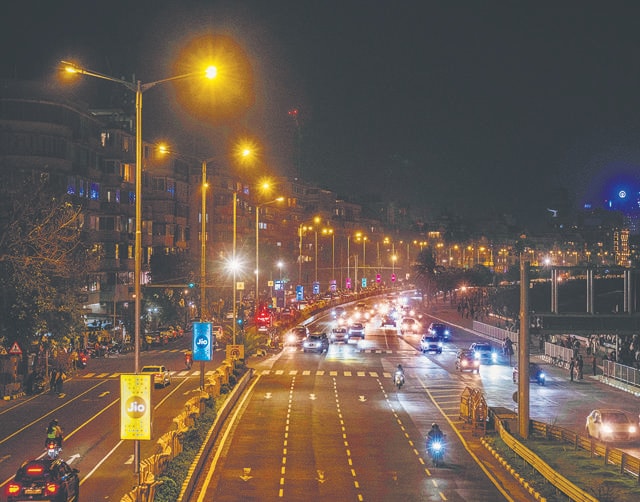 When the BMC replaced the warmer lights on Marine Drive with LEDs, there was a big pushback by the citizens forcing the civic body to restore the previous lights. (Anshuman Poyrekar/HT Photo) When the BMC replaced the warmer lights on Marine Drive with LEDs, there was a big pushback by the citizens forcing the civic body to restore the previous lights. (Anshuman Poyrekar/HT Photo)