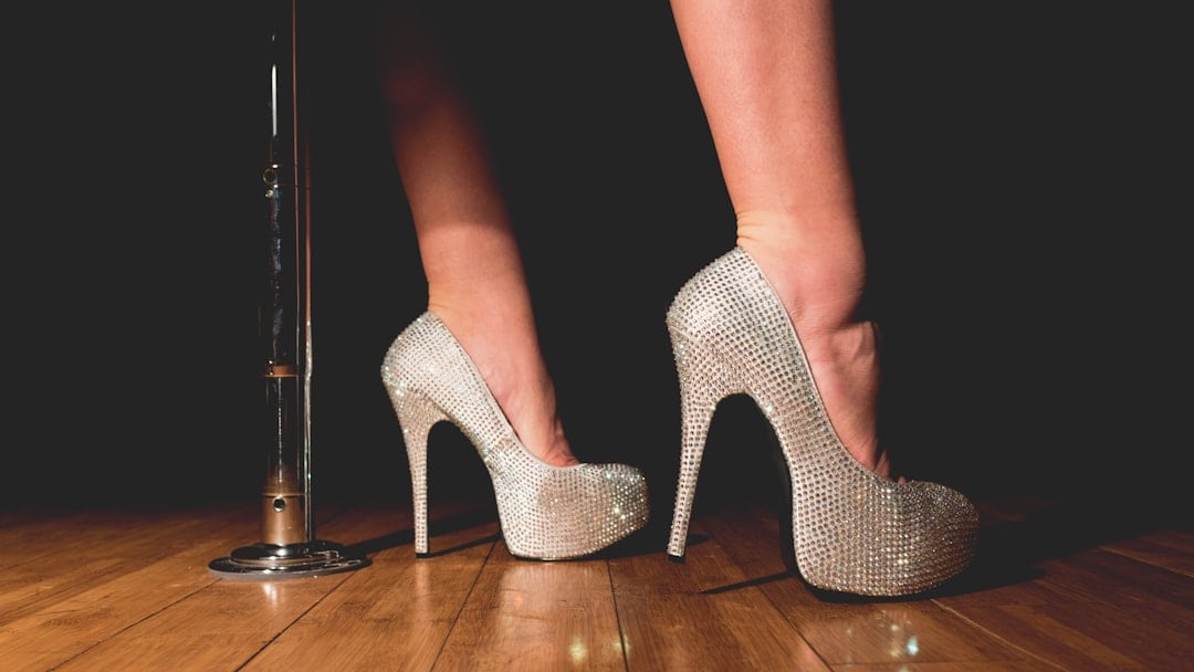 The most obvious sign of heel pain is discomfort or pain at the bottom of the heel, which can sometimes extend to the arch of the foot. (Unsplash) The most obvious sign of heel pain is discomfort or pain at the bottom of the heel, which can sometimes extend to the arch of the foot. (Unsplash)
