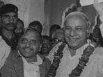 BSP leader Kanshi Ram and SP founder Mulayam Singh Yadav in December 1993 . (HT PHOTO)