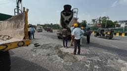 Noida authority begins repairing speed breakers on key Botanical Garden stretch Noida authority begins repairing speed breakers on key Botanical Garden stretch