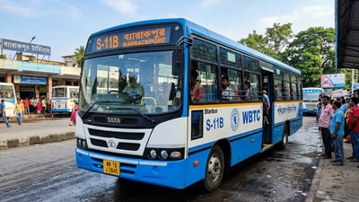 ব্যারাকপুর-এসপ্ল্যানেড রুটে সরকারি বাস চালু করা হচ্ছে। (ছবিটি প্রতীকী, সৌজন্যে Nano Banana দিয়ে তৈরি করা) ব্যারাকপুর-এসপ্ল্যানেড রুটে সরকারি বাস চালু করা হচ্ছে। (ছবিটি প্রতীকী, সৌজন্যে Nano Banana দিয়ে তৈরি করা)