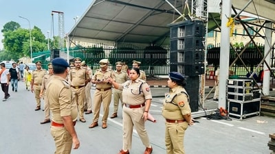 According to the FIR, the woman raised an alarm and repeatedly banged on the car's doors and windows. (file photo) According to the FIR, the woman raised an alarm and repeatedly banged on the car's doors and windows. (file photo)
