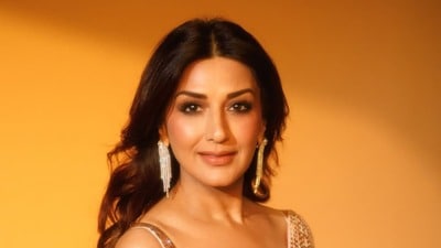 Sonali Bendre was diagnosed with stage four metastatic cancer in 2018, and was declared cancer-free the following year. Sonali Bendre was diagnosed with stage four metastatic cancer in 2018, and was declared cancer-free the following year.