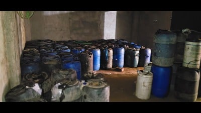 The illegal fuel storage and adulteration unit at the house near Malihabad. (HT PHOTO) The illegal fuel storage and adulteration unit at the house near Malihabad. (HT PHOTO)