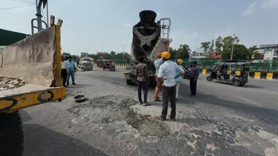 The speed breakers, located on the stretch connecting Kalindi Kunj with Botanical Garden, had deteriorated with time, causing inconvenience to the commuters. (HT Photo) The speed breakers, located on the stretch connecting Kalindi Kunj with Botanical Garden, had deteriorated with time, causing inconvenience to the commuters. (HT Photo)