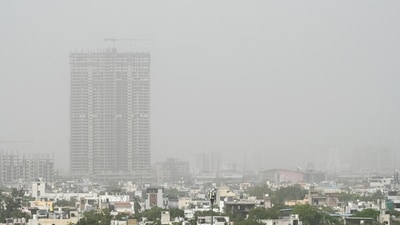 After a brief spell of good air, Delhi's air quality slips back to "poor" category (HT/ Sunil Ghosh) After a brief spell of good air, Delhi's air quality slips back to "poor" category (HT/ Sunil Ghosh)