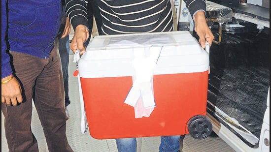 Bhopal, Inndia - Nov 18, 2016: Liver being transplanted from MY hospital Indore to Siddhanta Red Cross Superspeciality Hospital, where the organ is scheduled to be transplanted to a patient. This is the first liver transplant in the state. The 42-year-old donor was declared brain dead by MY Hospital doctors on Thursday afternoon, after which he was shifted to CHL hospital for organ retrieval.(Photo by Chandresh Mathur)
